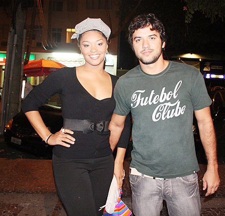 Juliana Alves e Guilherme Duarte chegaram juntos