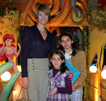 Laura Wie com as filhas, Lívia e Sophia
