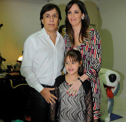 Tom Cavalcante ao lado da mulher, Patrícia e a filha Maria Antônia
