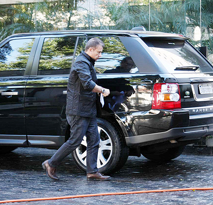 Waldemar Iódice desce de seu carro