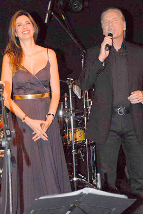 Luciana Gimenez e Roberto Justus no palco