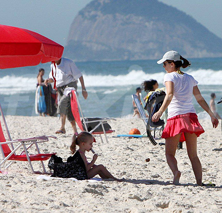 Gabriela Duarte paparicou a filhinha, Manuela