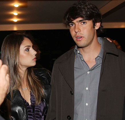 Kaká levou sua esposa, Caroline Celico, ao show