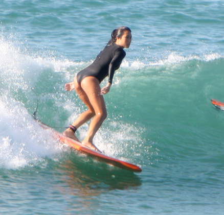 Daniele Suzuki mostrou toda sua habilidade em cima da prancha de surf