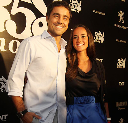 Recém-casados, Ricardo Pereira e Francisca Pinto marcaram presença na festa da revista