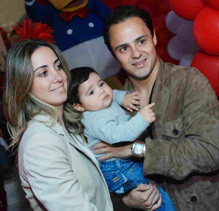 Felipe Massa, a mulher Rafaella Bassi, e o filho Felipinho