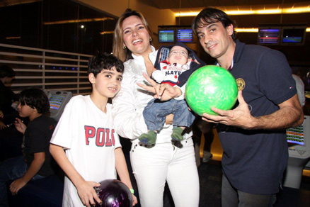 Miryan Martins com os filhos Rodrigo e Henrique, e o marido, Jorge Bugarin
