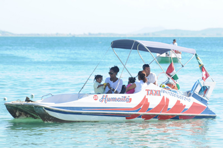 glória maria no barco