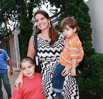 Luciana Cardoso, mulher do Faustão, foi com os filhos João Guilherme e Rodrigo