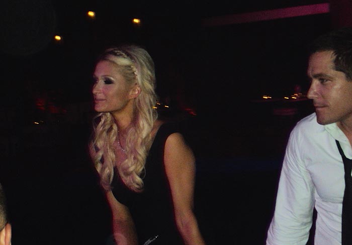 Paris Hilton foi com o novo namorado a uma boate de Las Vegas