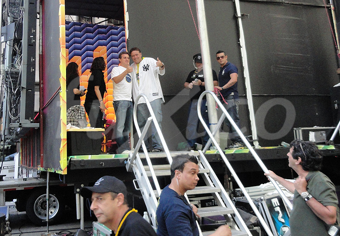 Luciano Huck e DJ Malboro tiraram foto nos bastidores