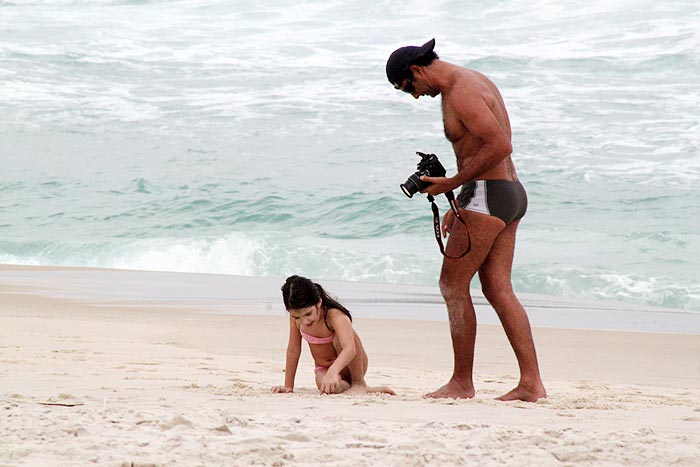 Alícia posou para o pai fotógrafo