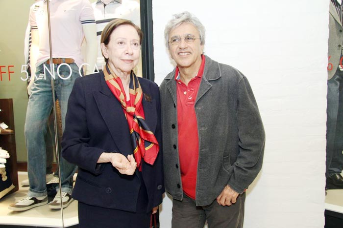 O encontro de Fernanda Montenegro e Caetano Veloso despertou atenção dos fotógrafos