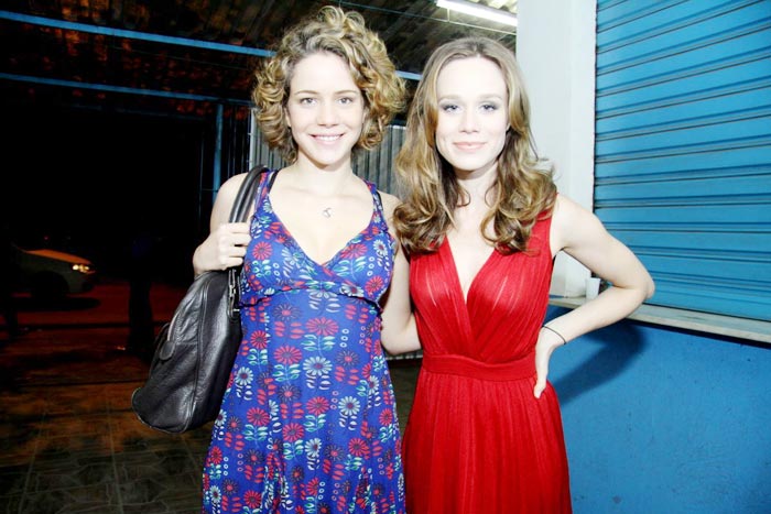 Leandra Leal e Mariana Ximenes posam juntas