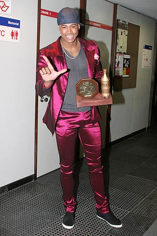 Parangolé recebeu o prêmio pela música Rebolation