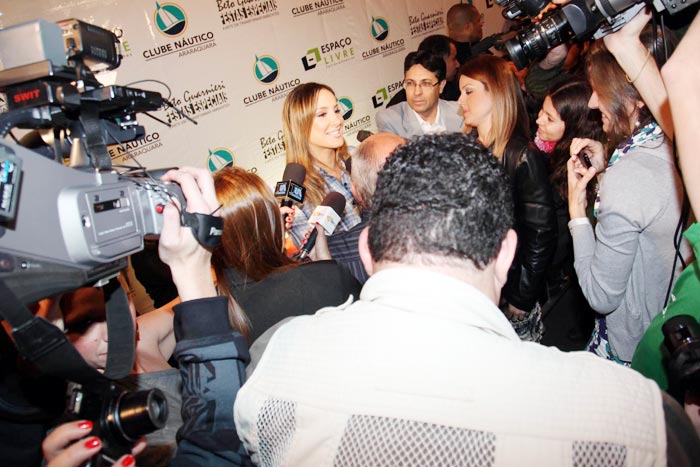 Claudia Leitte conversou com a imprensa antes do início do show