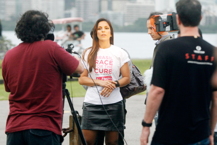 Ivete aproveitou a passagem pelo Rio para gravar uma campanha beneficente, a Corrida Pela Cura