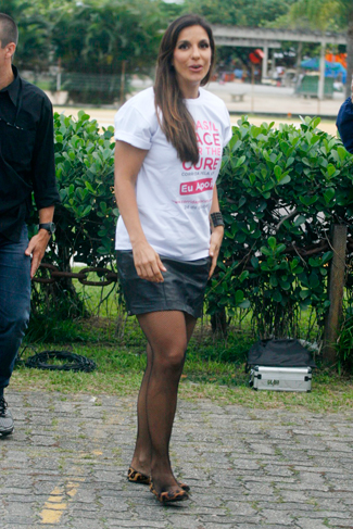 A cantora baiana vestiu a camiseta da campanha