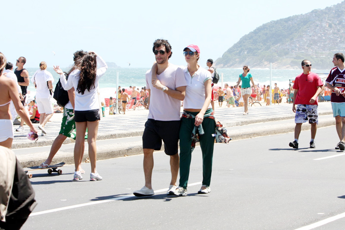 Luana e Felipe na orla do Leblon, no Rio de Janeiro
