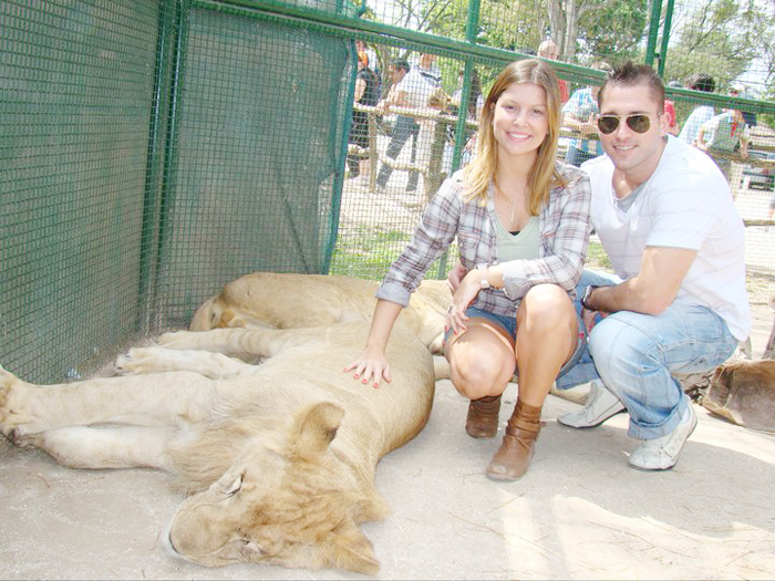 A atriz se encantou com o leão