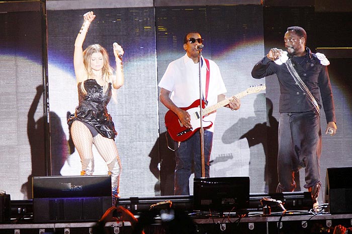 O Black Eyed Peas se empolga com a apresentação do cantor