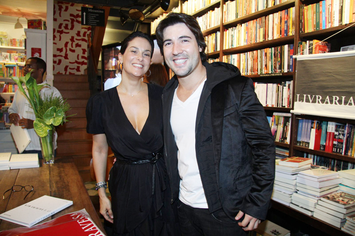 Sandro Pedroso, ator, e namorado da atriz Susana Vieira, prestigiou o laçamento da fotógrafa Paula Klien