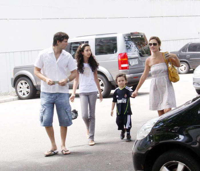 O ator estava acompanhado da mulher, a atriz Adriana Esteves, e dos filhos