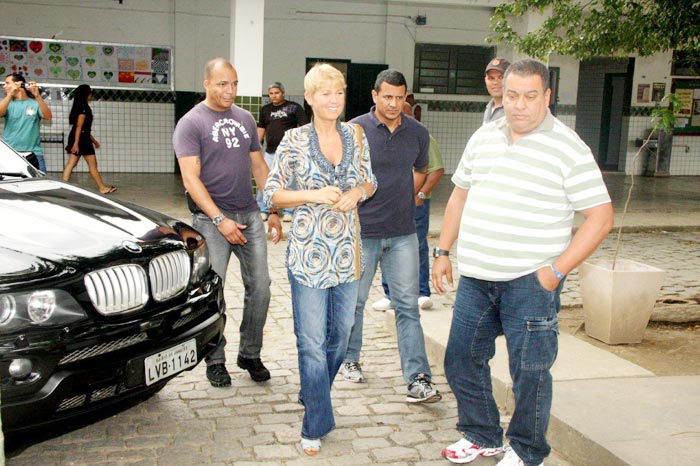 Xuxa Meneghel votou em Vargem Pequena, no Rio 