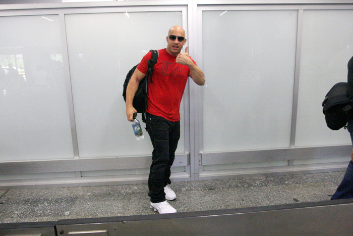 Vin Diesel brasileiro' deixa fãs alvoroçados em aeroporto do Rio