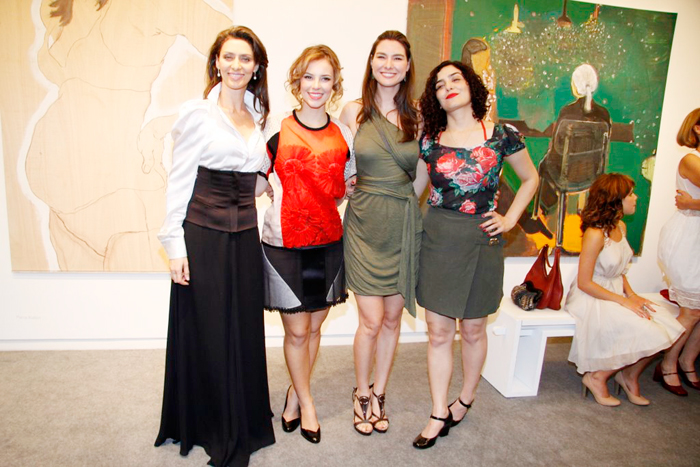 Maria Fernanda Cândido, Paola Oliveira, Lavínia Vlasak e Letícia Sabatella sorriram para a foto