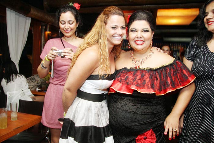 A festa de anivesário de Fabiana contou com a presença de muitos famosos, entre eles, a dançarina Viviane Araújo