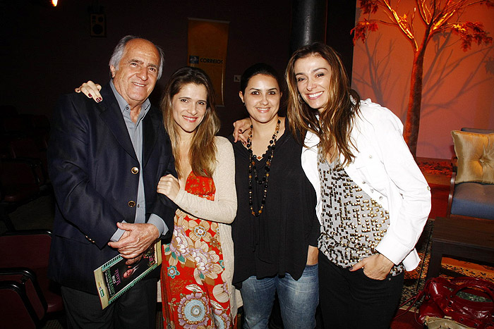 Ary Fontoura, Ingrid Guimarães e Monica Martelli estiveram na noite de estreia da peça Conversando com a Mãe