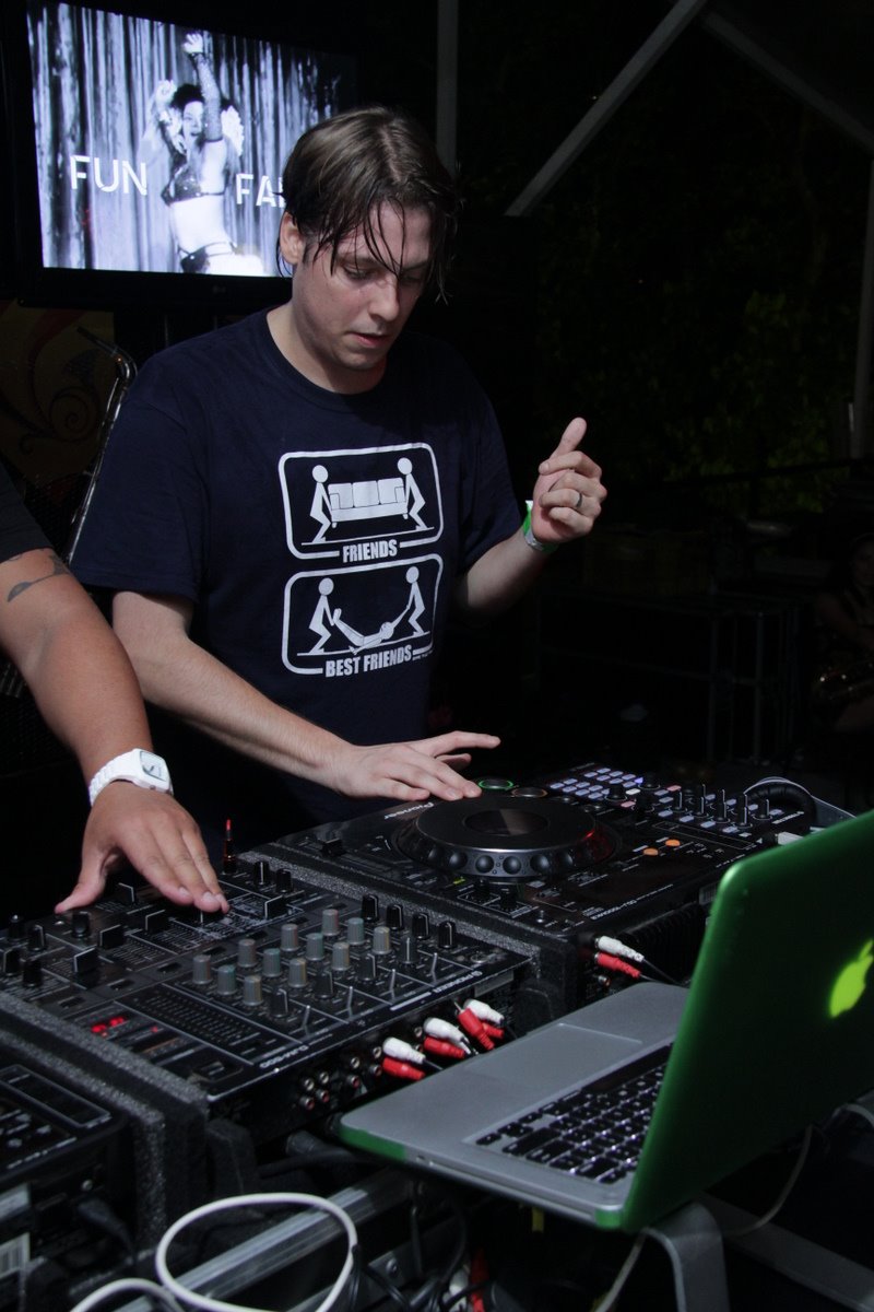 Fábio Porchat também se arriscou como DJ