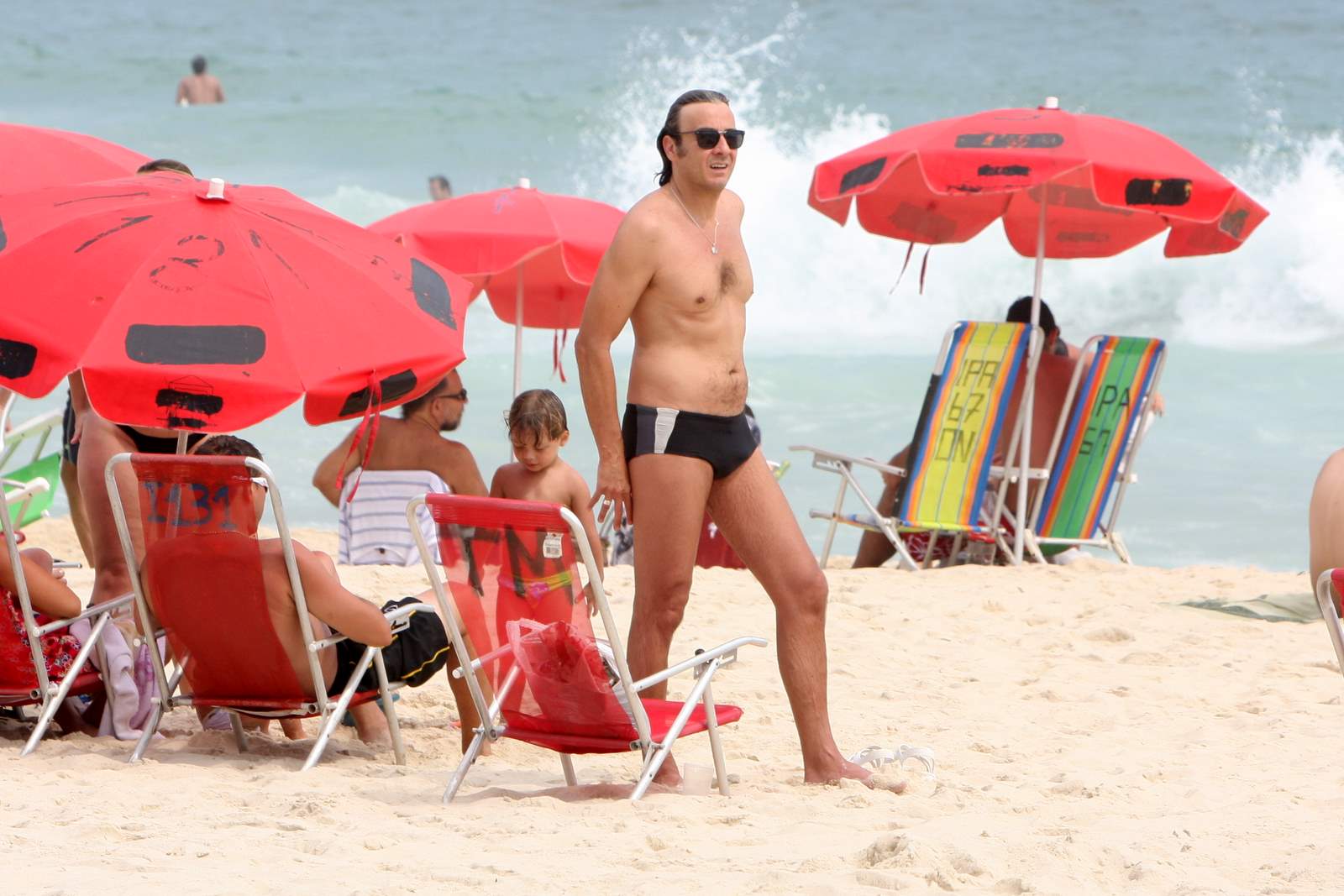 Alexandre Borges curtiu a praia sozinho