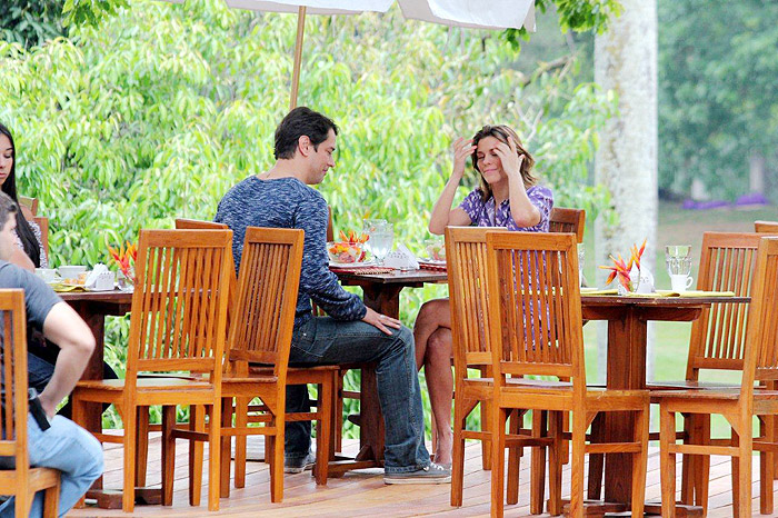 Carolina Dieckmann e Marcello Antony esperam o início das gravações