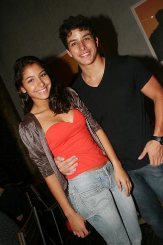 Os irmãos Ricky Tavares e Juliana Xavier também compareceram à festa da atriz