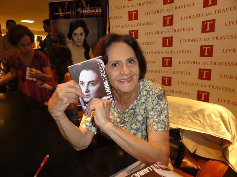 Laura Cardoso lançou a biografia em uma livraria no Rio de Janeiro