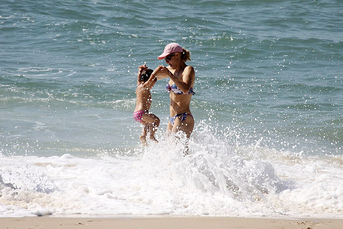 Bianca brincou com a filha no mar