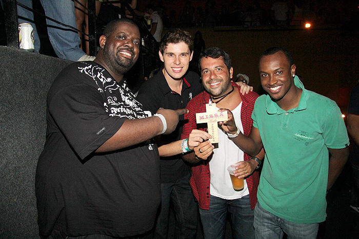 Péricles, Bruno, Rafael Cuia e Thiaguinho curtiram a festa carioca