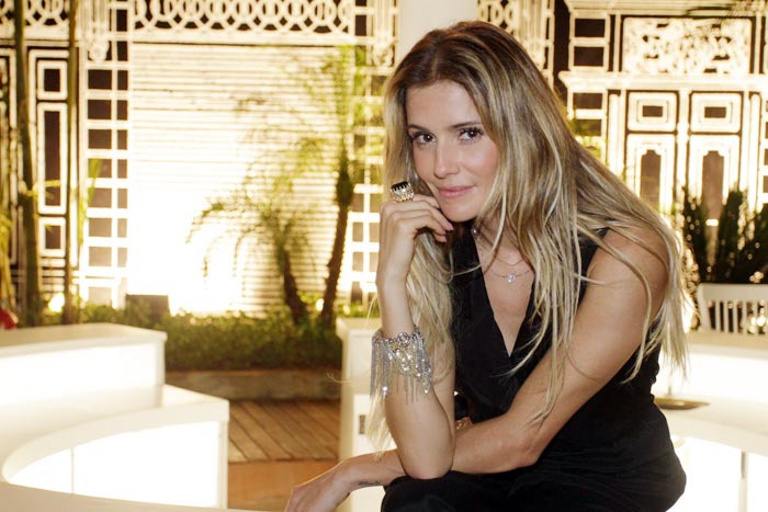 Linda e loira, Deborah vai encarnar uma ex-reality show