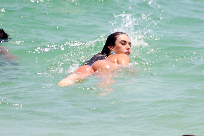 Panicat se refrescou dando um mergulho no mar