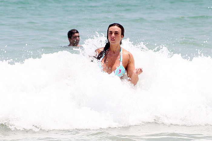 Nicole foi clicada na praia do Pepê, na Zona Oeste do Rio