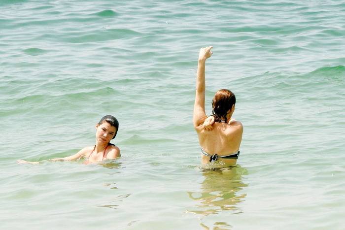 Atriz esteve na praia de Ipanema, na Zona Sul do Rio