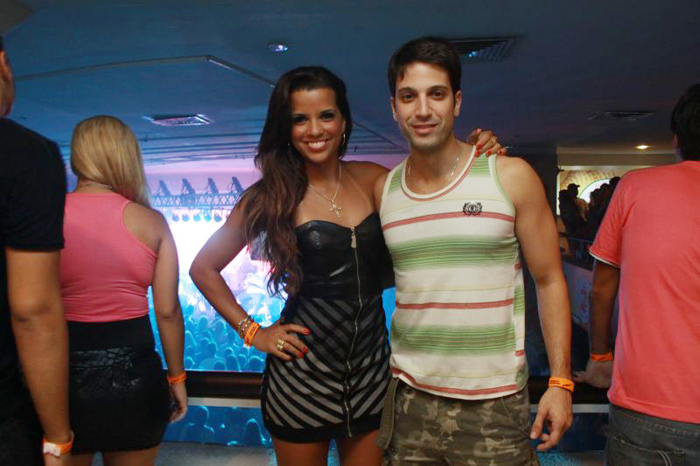 Renata Santos e Marco Antônio Gimenez curtiram o show no camarote