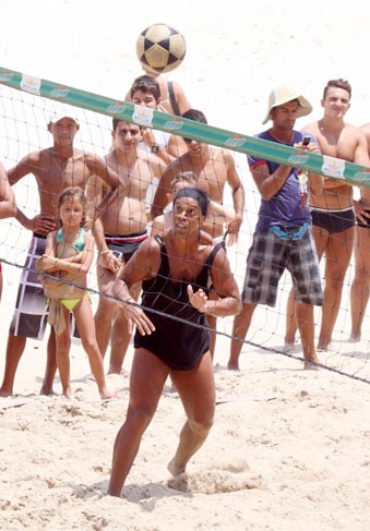 Ronaldinho Gaúcho já desfruta da boa vida carioca