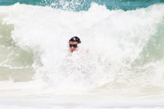 Bruno se refrescou no mar carioca