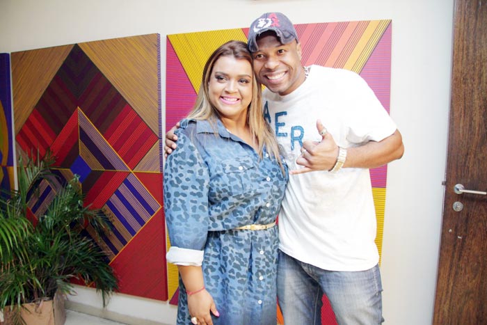 Preta Gil e Buchecha posam juntos nos bastidores