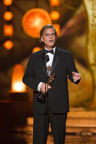 Aaron Sorkin recebeu Oscar de Melhor Roteiro Adaptado, por A Rede Social
