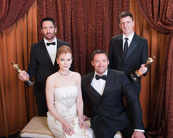 Trent Reznor recebeu de Nicole Kidman e Hugh Jackman o Oscar de Melhor Trilha Sonora Original por A Rede Social.