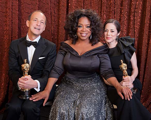  Oprah Winfrey entregou prêmio de Melhor Documentário para os diretores de Trabalho Interno.